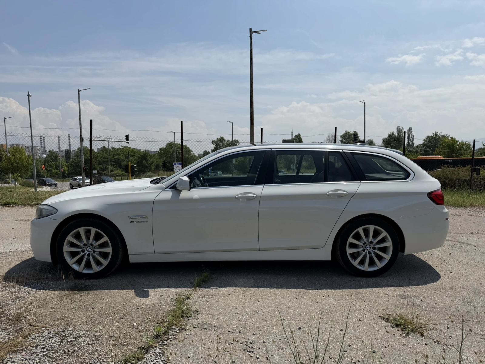BMW 520 M-SPORT ПАНОРАМА КОЖА  КАМЕРА KEYLESS, снимка 4 - Автомобили и джипове - 55156814