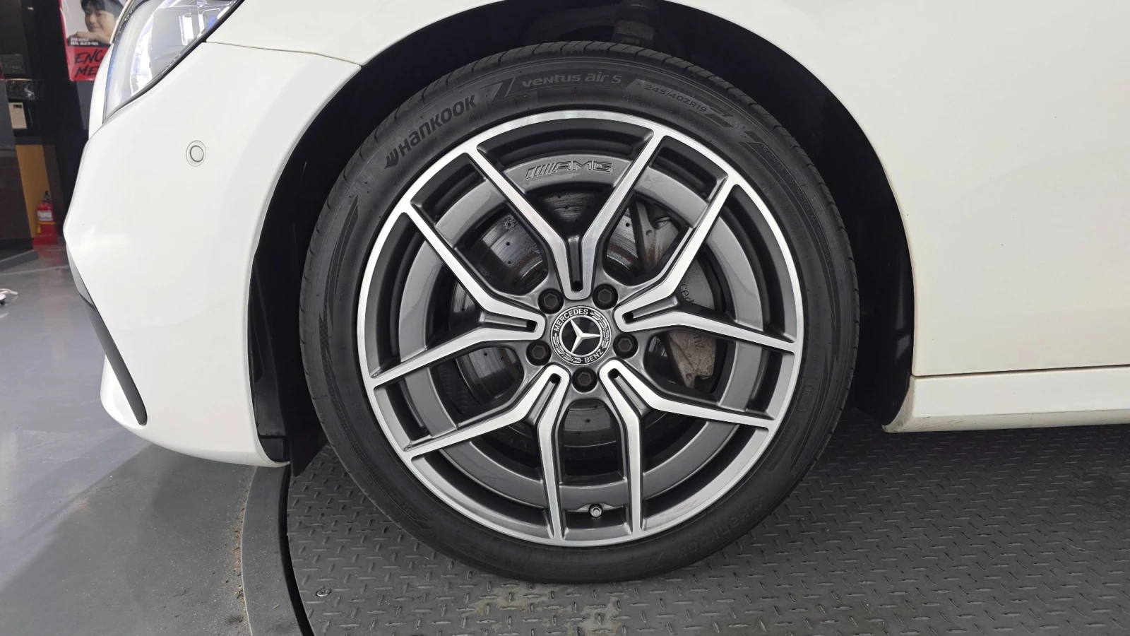 Mercedes-Benz E 220 4MATIC AMG Line, снимка 5 - Автомобили и джипове - 55466526