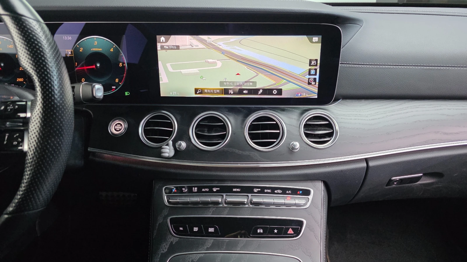 Mercedes-Benz E 220 4MATIC AMG Line, снимка 13 - Автомобили и джипове - 55466526