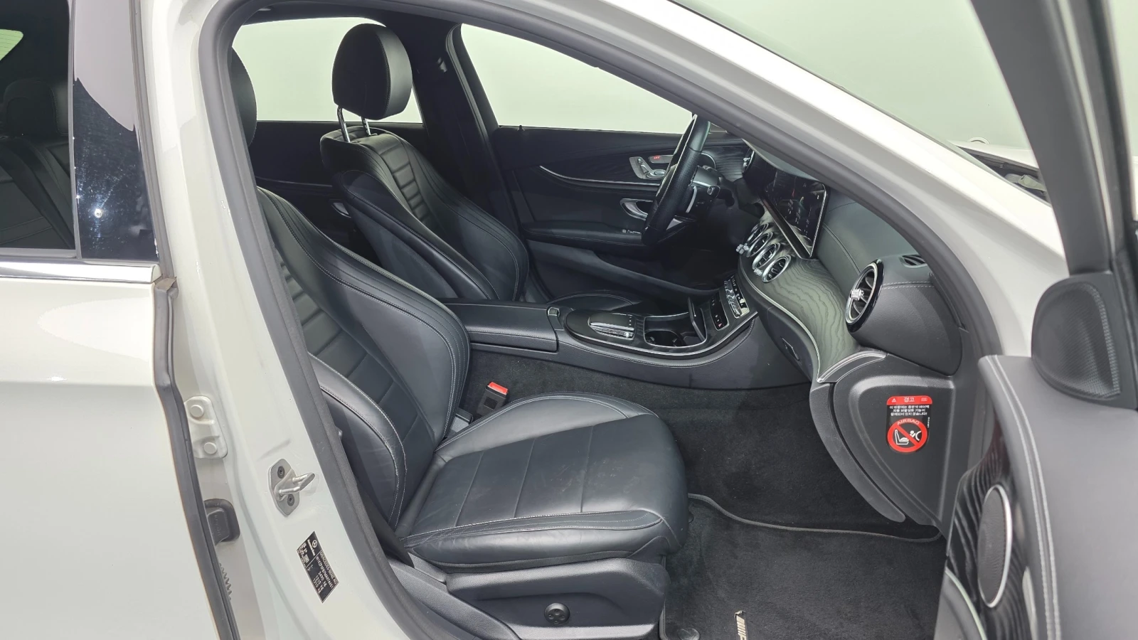Mercedes-Benz E 220 4MATIC AMG Line, снимка 10 - Автомобили и джипове - 55466526