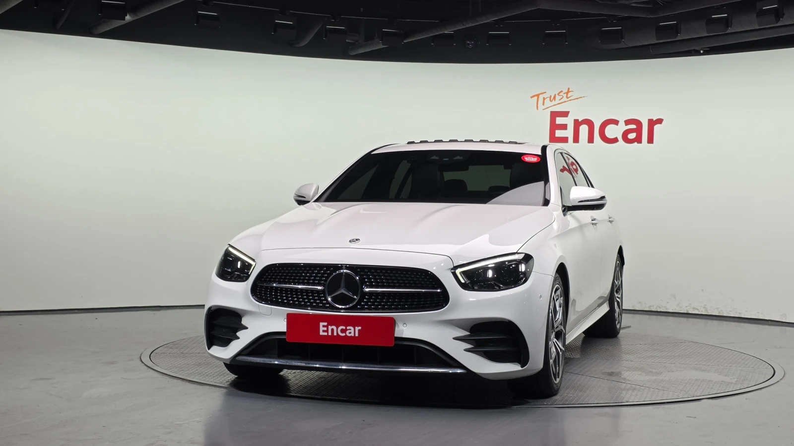 Mercedes-Benz E 220 4MATIC AMG Line, снимка 3 - Автомобили и джипове - 55466526
