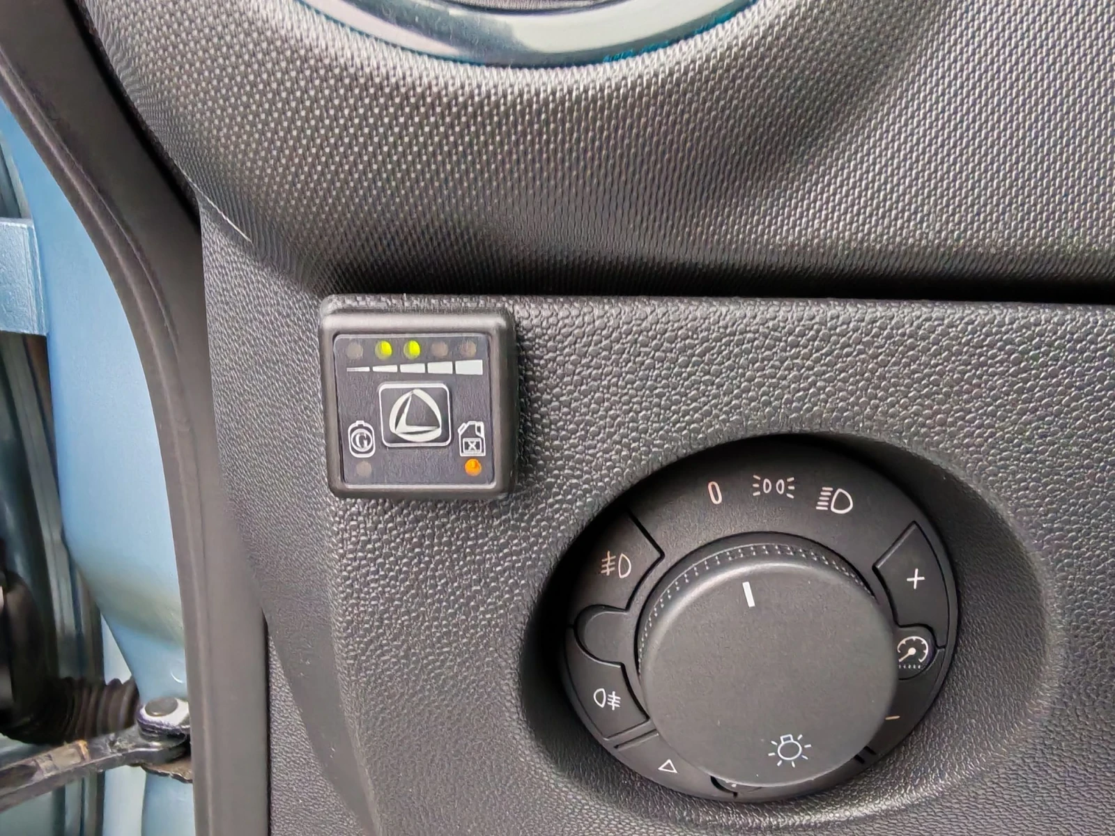 Opel Corsa 1.4 Газ-бензин АВТОМАТИК, снимка 14 - Автомобили и джипове - 56015983