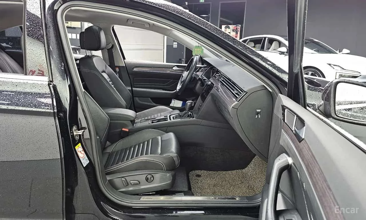 VW Passat * 2.0 TDI 4Motion Prestige * Обдухване * 360 * , снимка 11 - Автомобили и джипове - 56199192