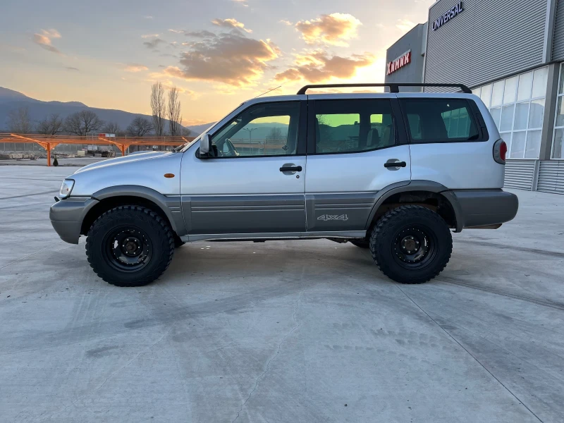 Nissan Terrano 3.0, снимка 2 - Автомобили и джипове - 48910472