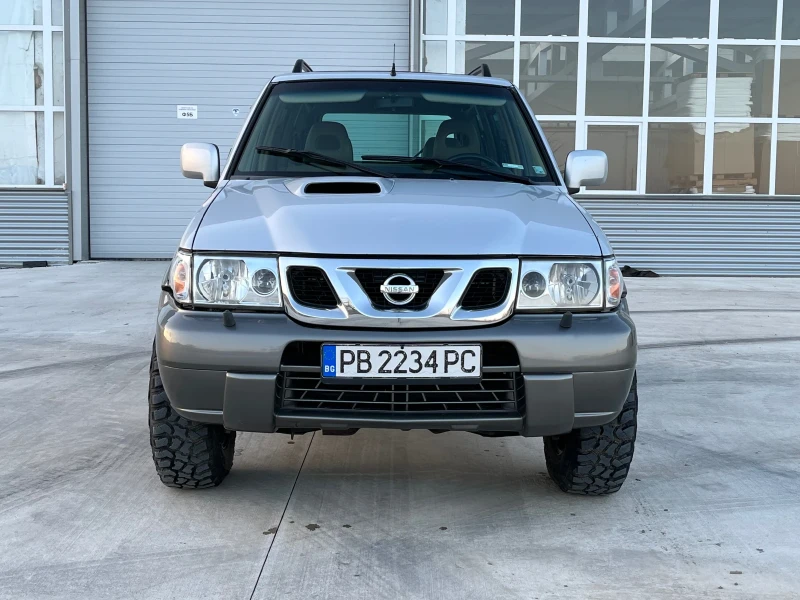 Nissan Terrano 3.0, снимка 8 - Автомобили и джипове - 48910472