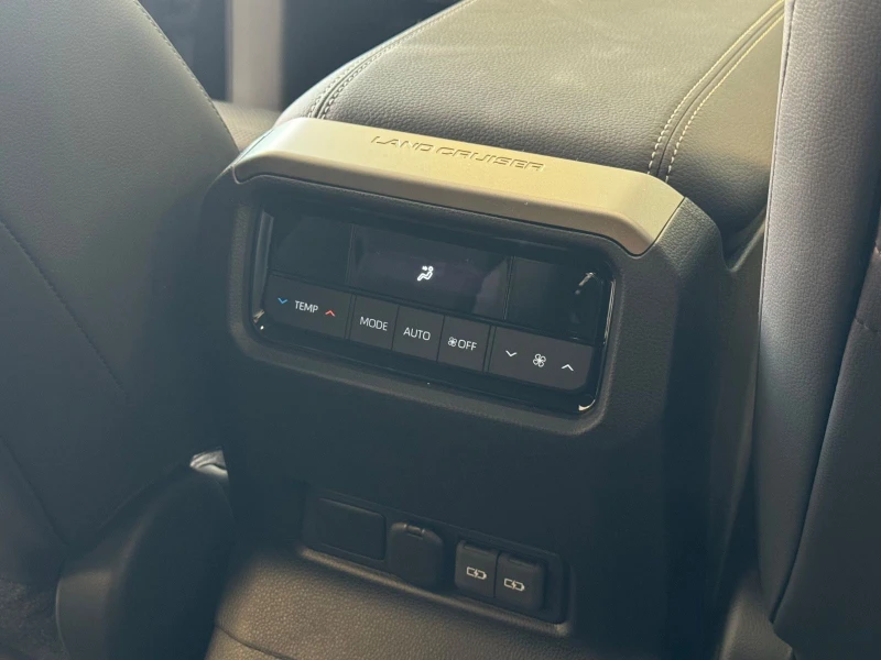 Toyota Land cruiser 2.4 iForce  PREMIUM, снимка 13 - Автомобили и джипове - 50524520