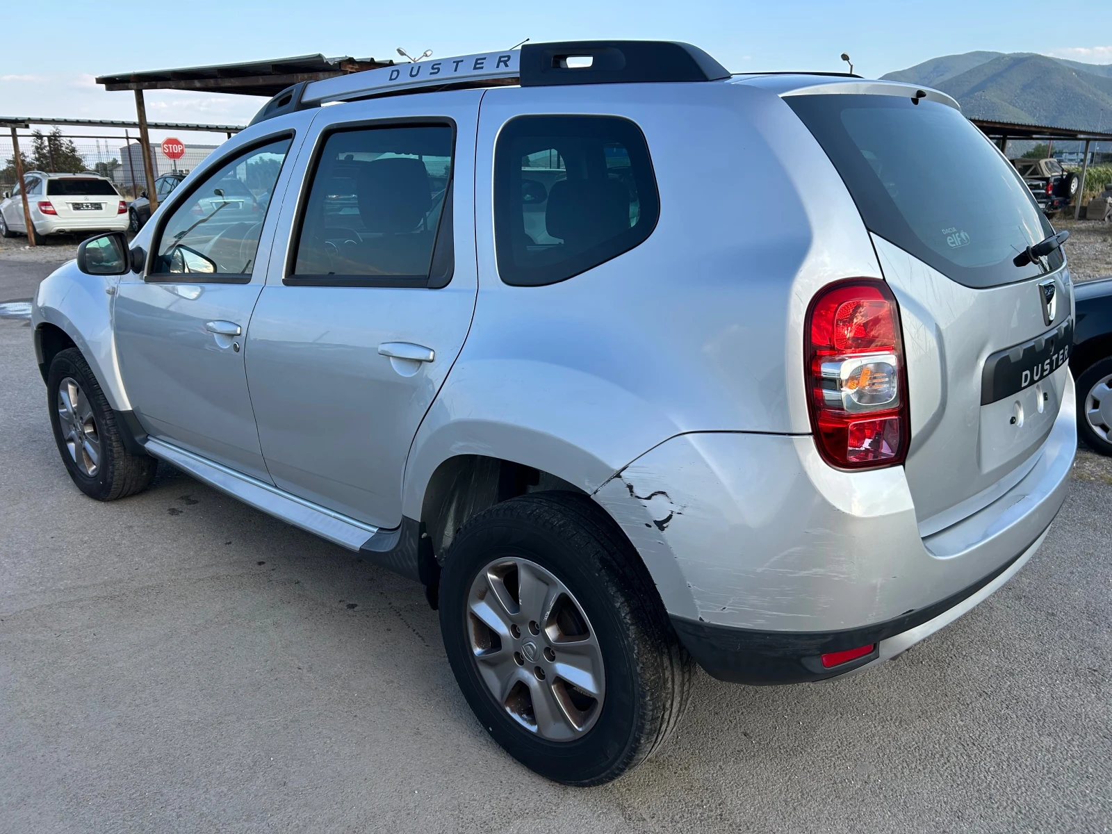 Dacia Duster 1.6i  ГАЗ-фабрична - изображение 6