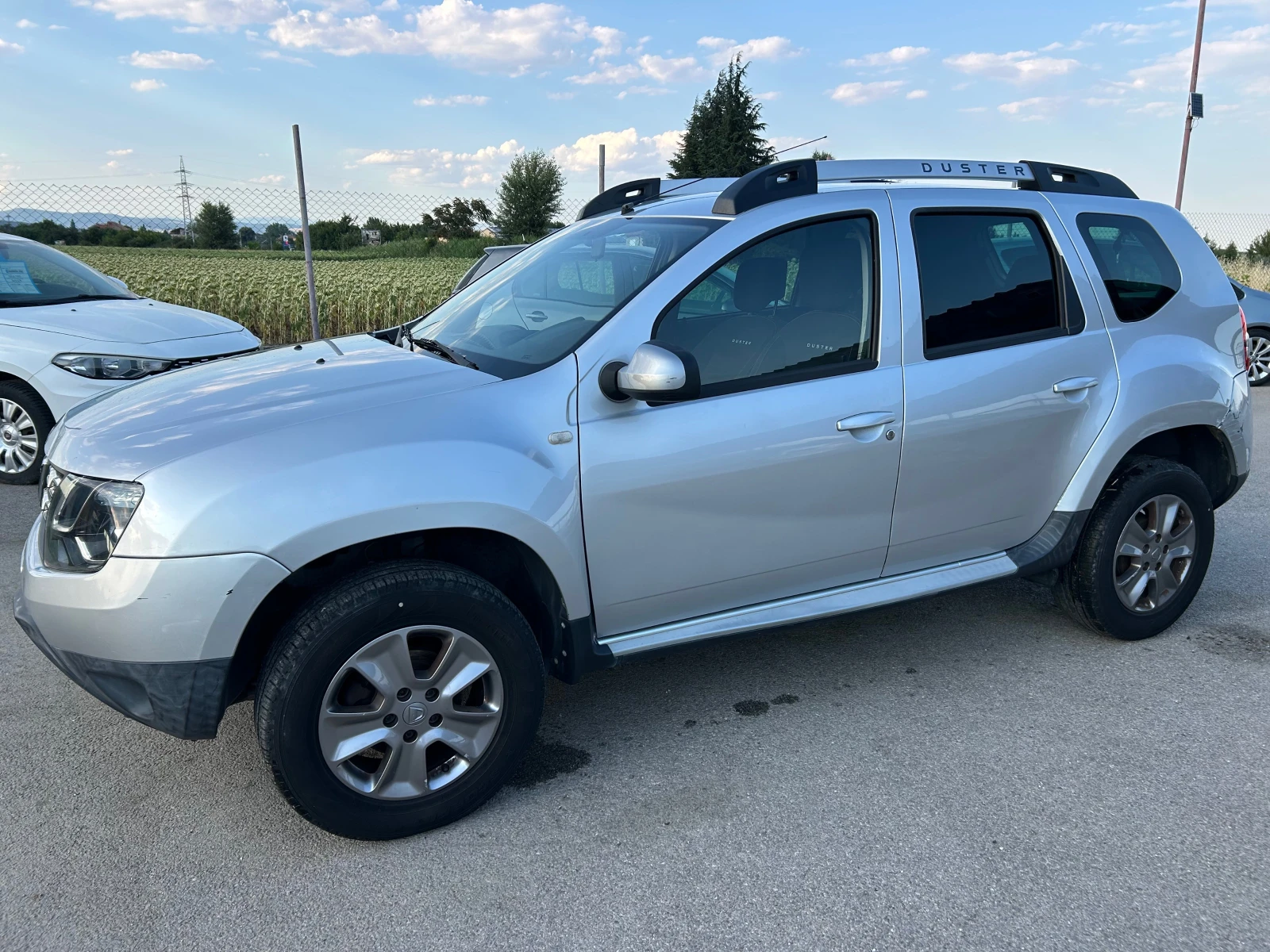 Dacia Duster 1.6i  ГАЗ-фабрична - изображение 5