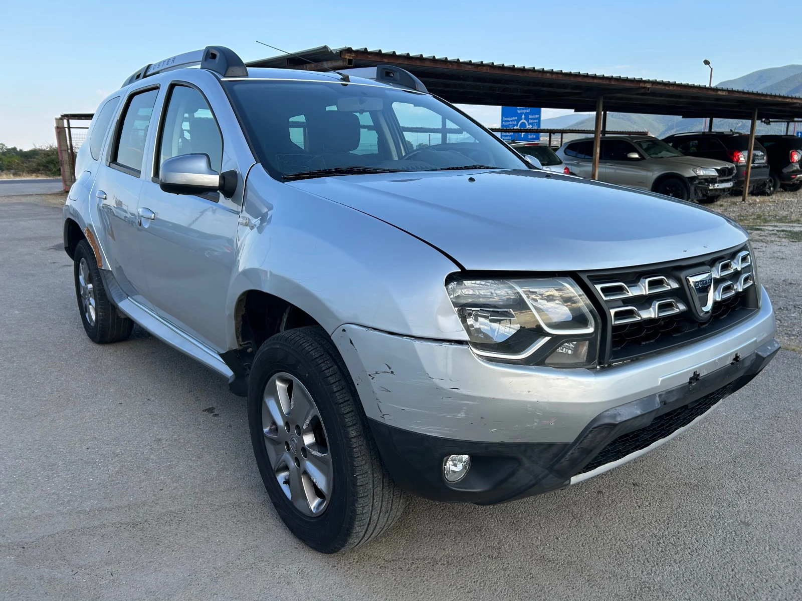 Dacia Duster 1.6i  ГАЗ-фабрична - изображение 2