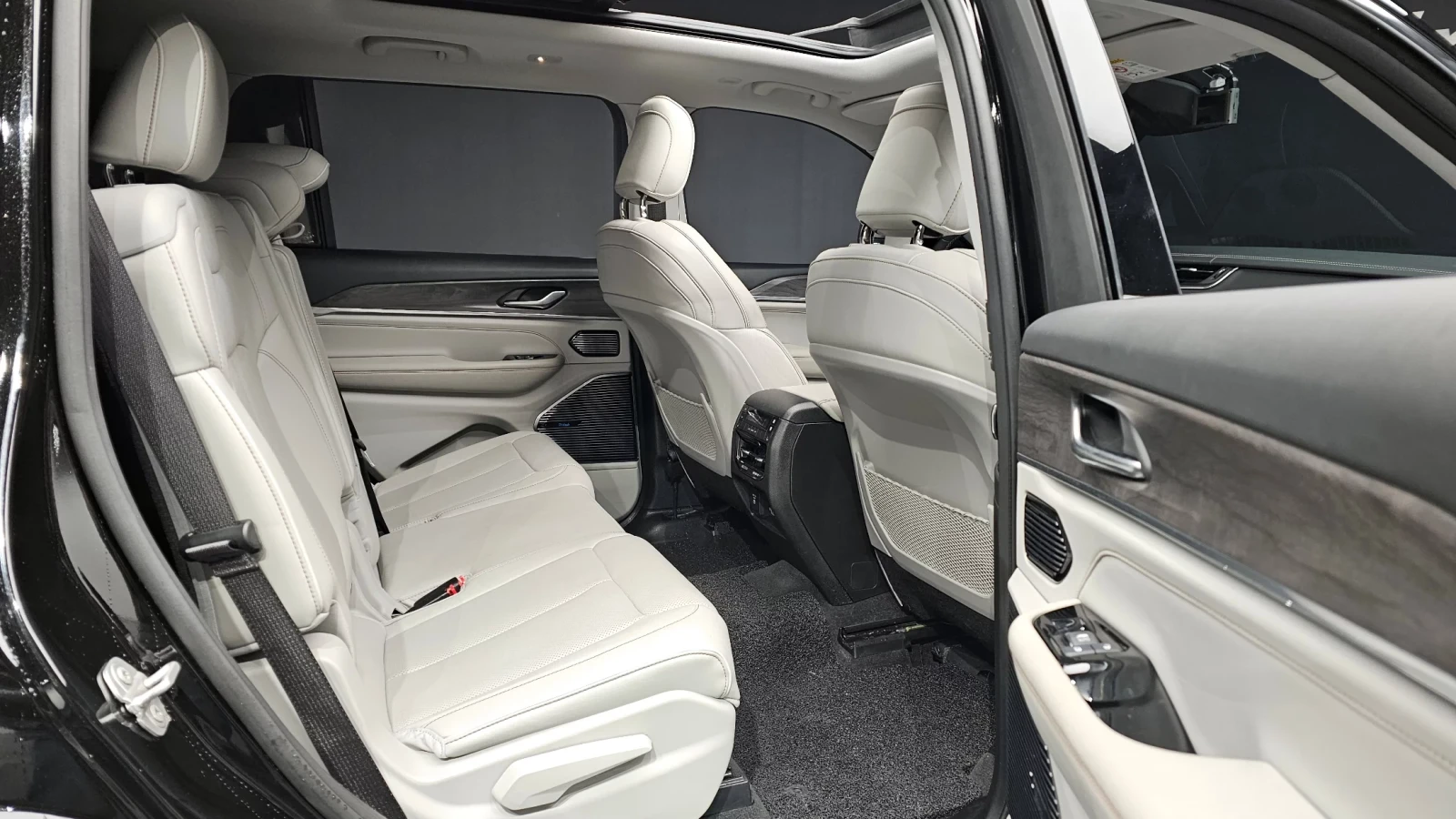 Jeep Grand cherokee 3.6L Overland, снимка 7 - Автомобили и джипове - 54428389