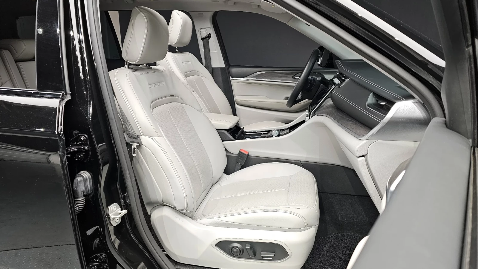 Jeep Grand cherokee 3.6L Overland, снимка 6 - Автомобили и джипове - 54428389