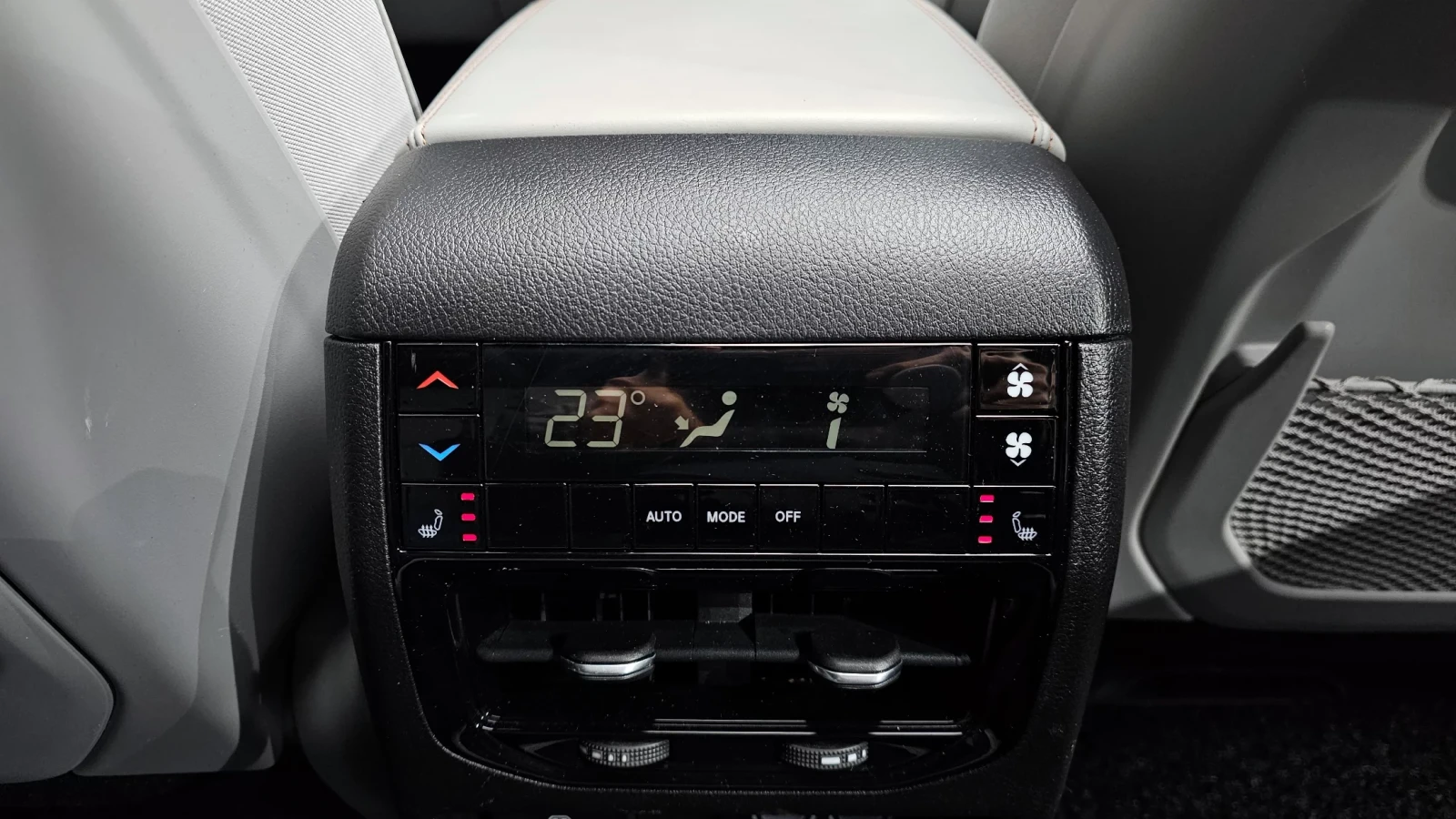 Jeep Grand cherokee 3.6L Overland, снимка 15 - Автомобили и джипове - 54428389