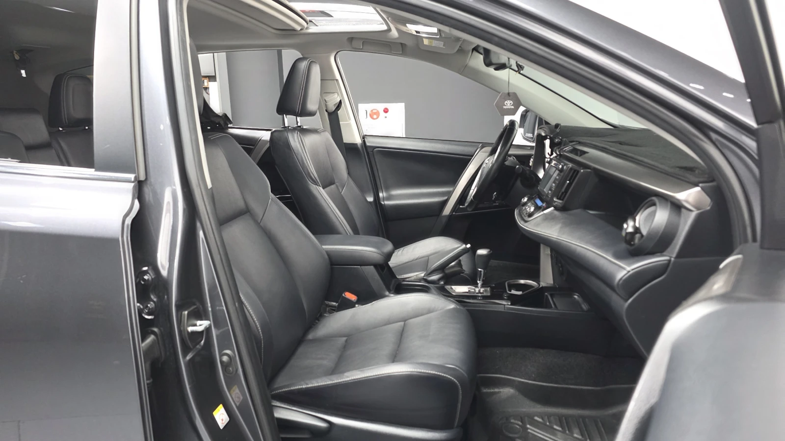 Toyota Rav4 2WD, снимка 13 - Автомобили и джипове - 54754202