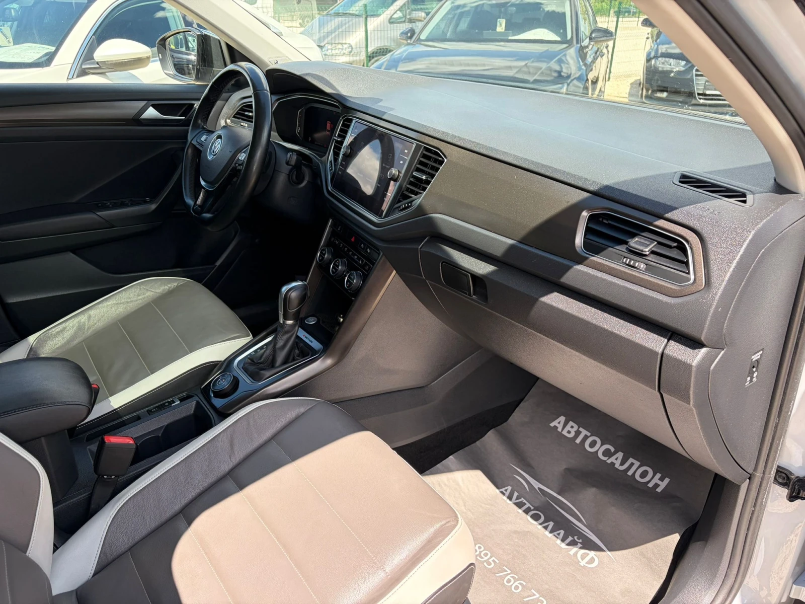 VW T-Roc Rline 2.0TDI 4MOTION DSG DIGITAL NAVI PANO PODGREV, снимка 9 - Автомобили и джипове - 54971051