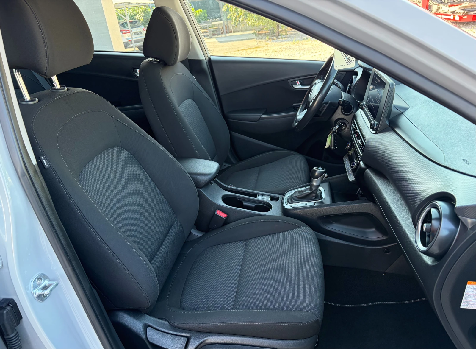 Hyundai Kona 1.6 Hybrid , снимка 13 - Автомобили и джипове - 55569000
