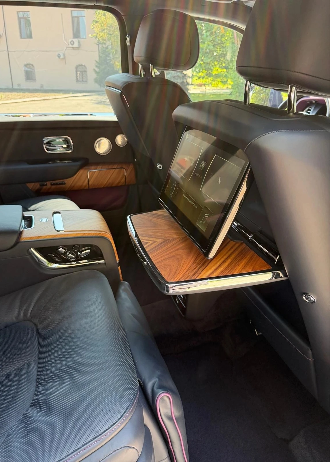Rolls-Royce Cullinan 6.7 V12 AWD , снимка 11 - Автомобили и джипове - 56438109
