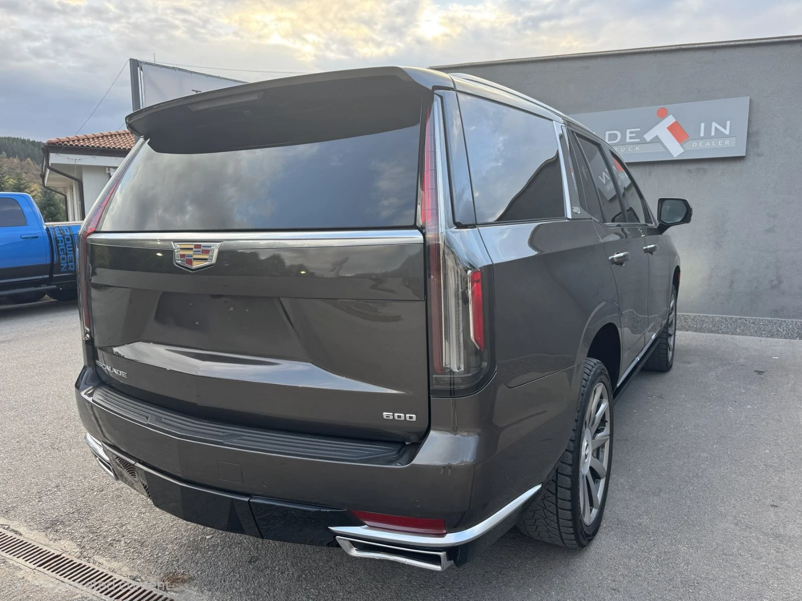 Cadillac Escalade 6.2 V8 Premium Luxury, снимка 4 - Автомобили и джипове - 56609745