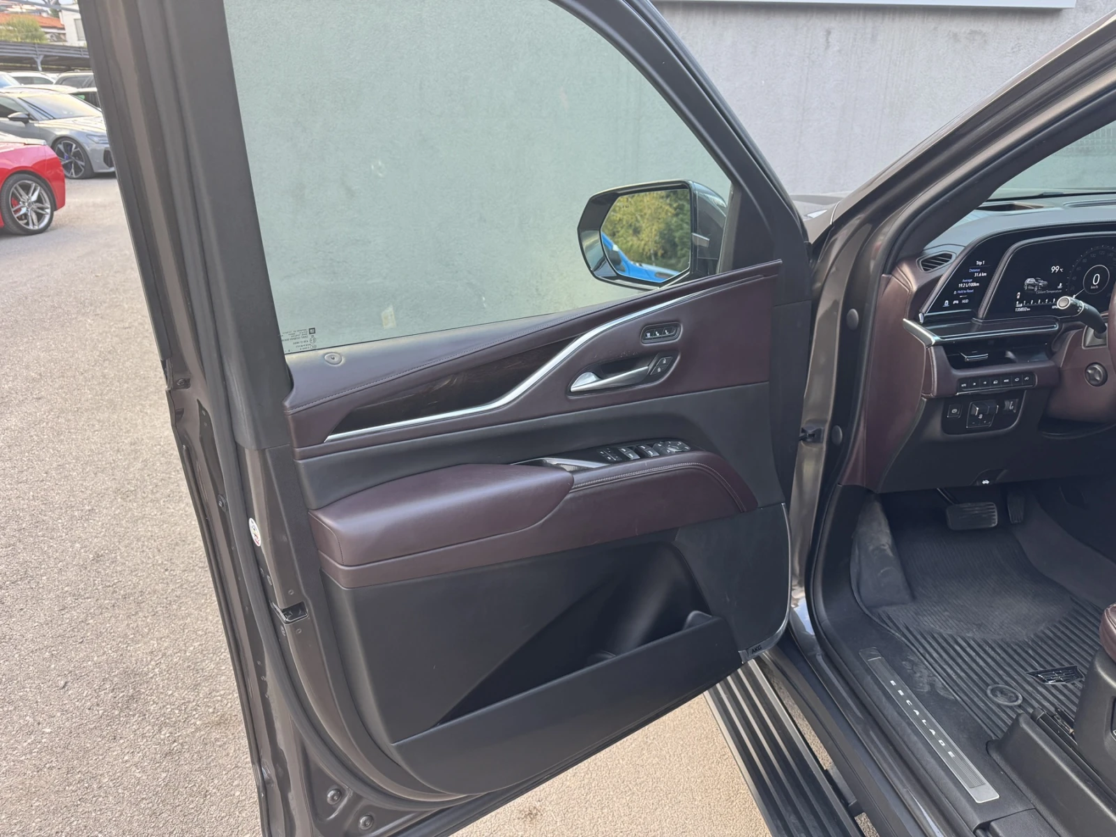 Cadillac Escalade 6.2 V8 Premium Luxury, снимка 8 - Автомобили и джипове - 56609745