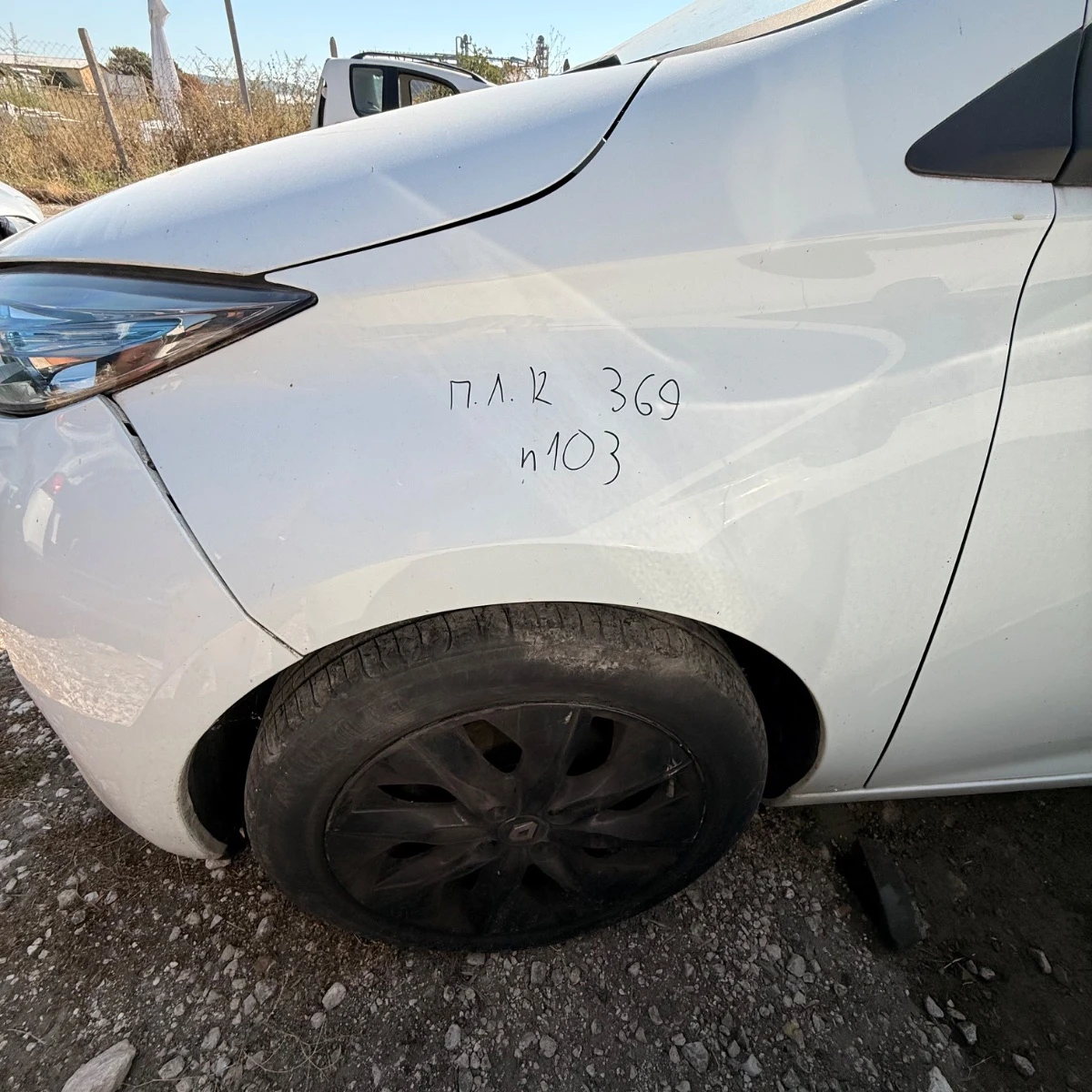 Преден ляв калник 369 за Renault Zoe ном103 1299-1299