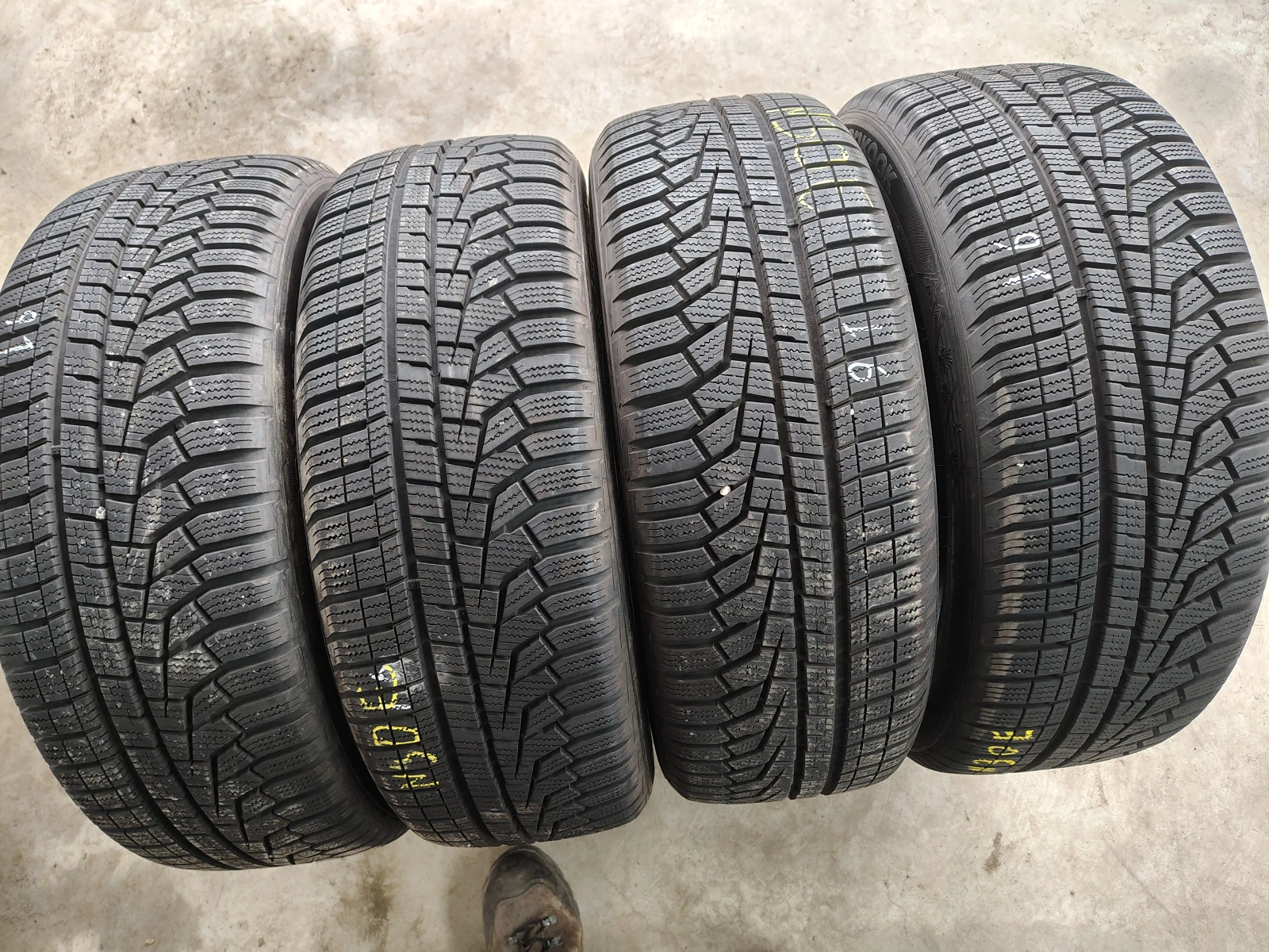 Гуми Зимни 215/55R18