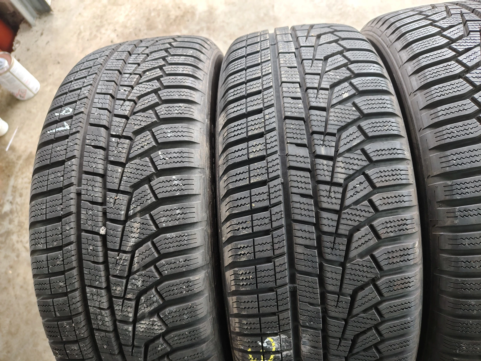 Гуми Зимни 215/55R18, снимка 2 - Гуми и джанти - 55840798