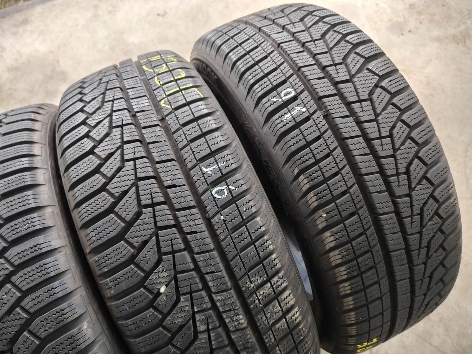 Гуми Зимни 215/55R18, снимка 3 - Гуми и джанти - 55840798