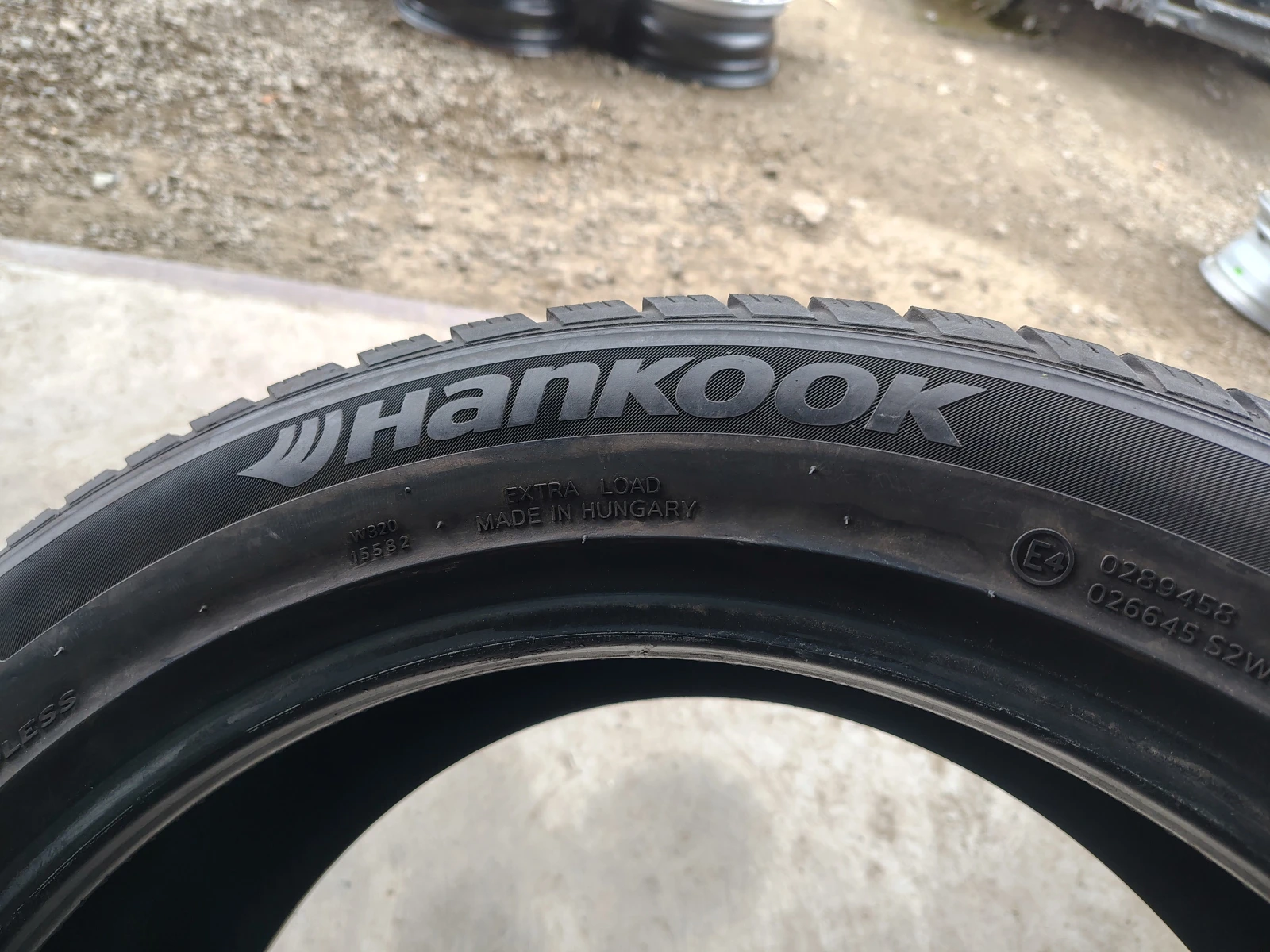 Гуми Зимни 215/55R18, снимка 4 - Гуми и джанти - 55840798