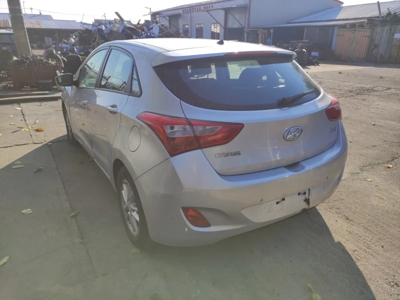 Hyundai I30 1.6CRDI, снимка 5 - Автомобили и джипове - 39858096