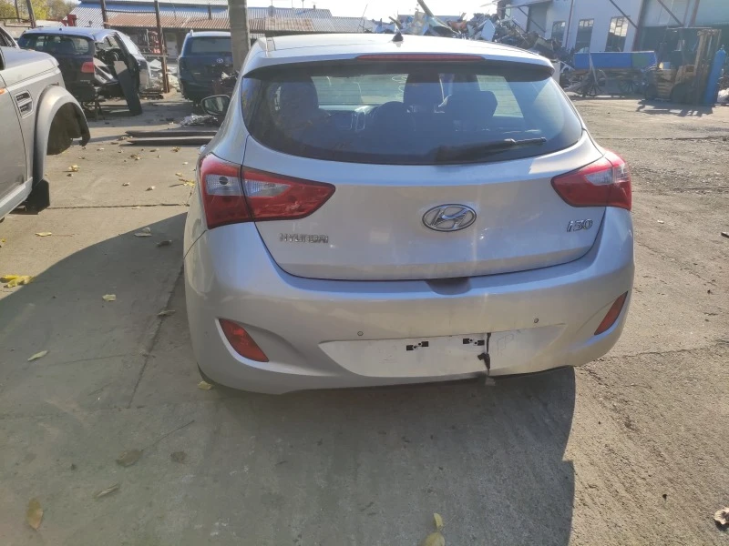 Hyundai I30 1.6CRDI, снимка 4 - Автомобили и джипове - 39858096