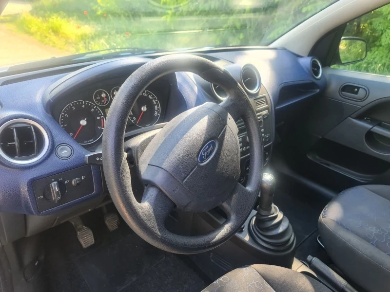 Ford Fiesta 1.3 i, снимка 5 - Автомобили и джипове - 47227588