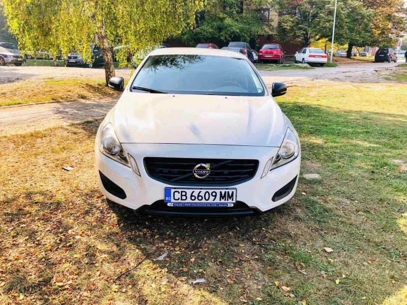 Volvo V60, снимка 1 - Автомобили и джипове - 47085063