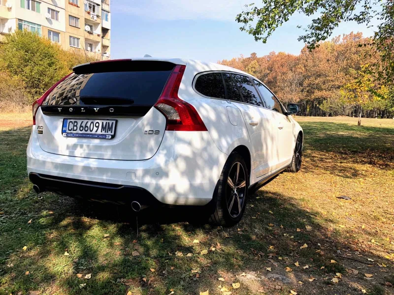 Volvo V60, снимка 3 - Автомобили и джипове - 47085063