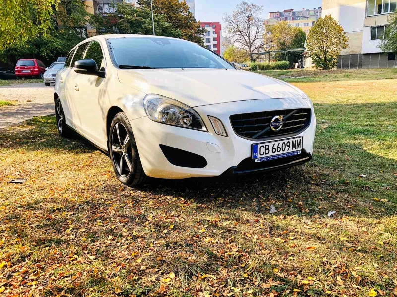 Volvo V60, снимка 8 - Автомобили и джипове - 47085063