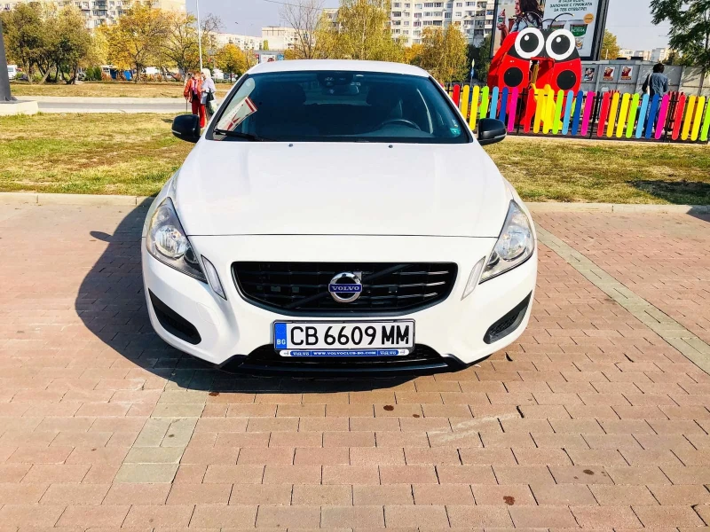 Volvo V60, снимка 4 - Автомобили и джипове - 47085063