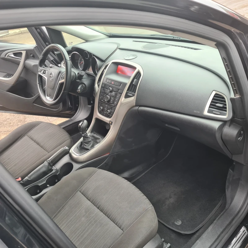 Opel Astra 1.4 i, снимка 10 - Автомобили и джипове - 48907789