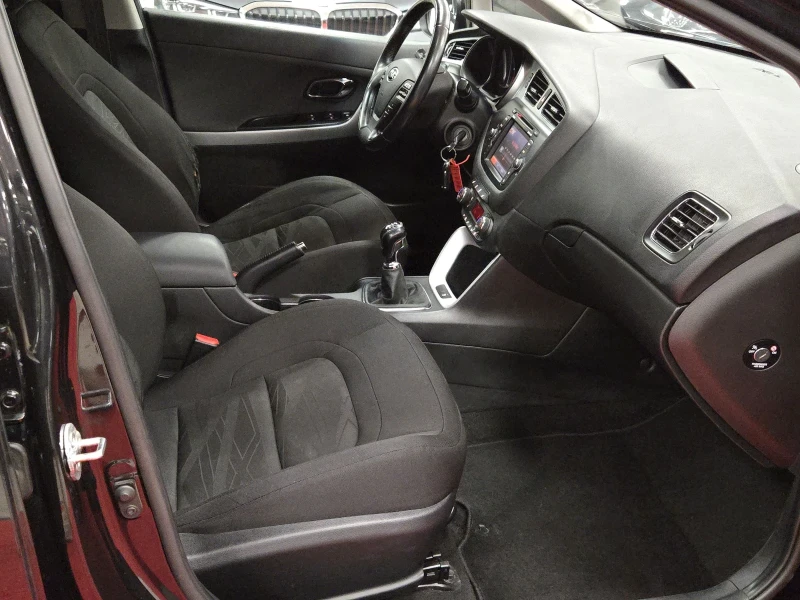 Kia Ceed 1.6CRDI 128кс / Камера / Обслужена, снимка 9 - Автомобили и джипове - 51050636