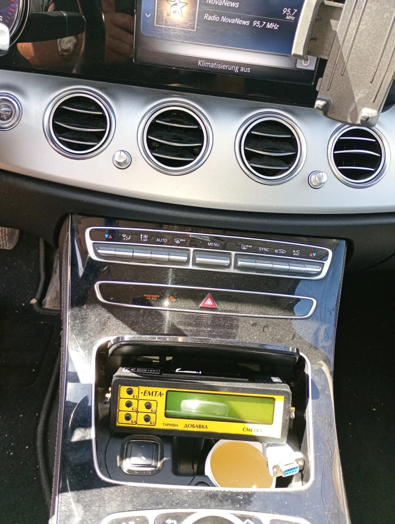 Mercedes-Benz E 200, снимка 5 - Автомобили и джипове - 52280412