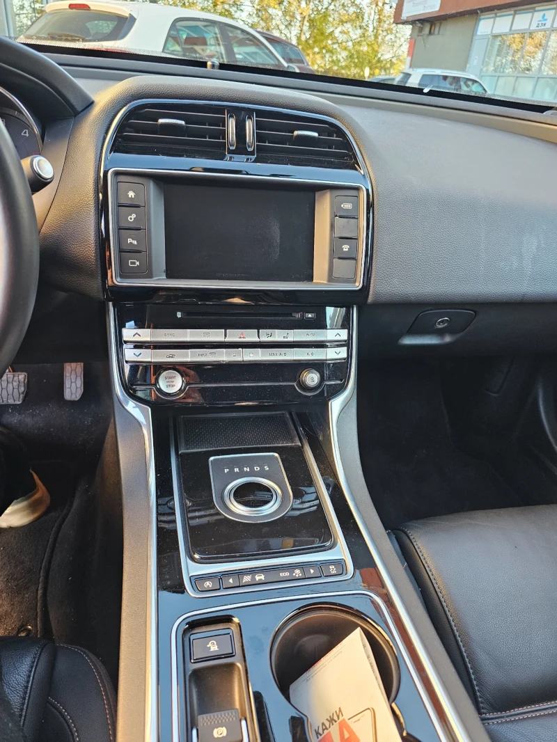 Jaguar XE 2.0 D, снимка 11 - Автомобили и джипове - 52414390