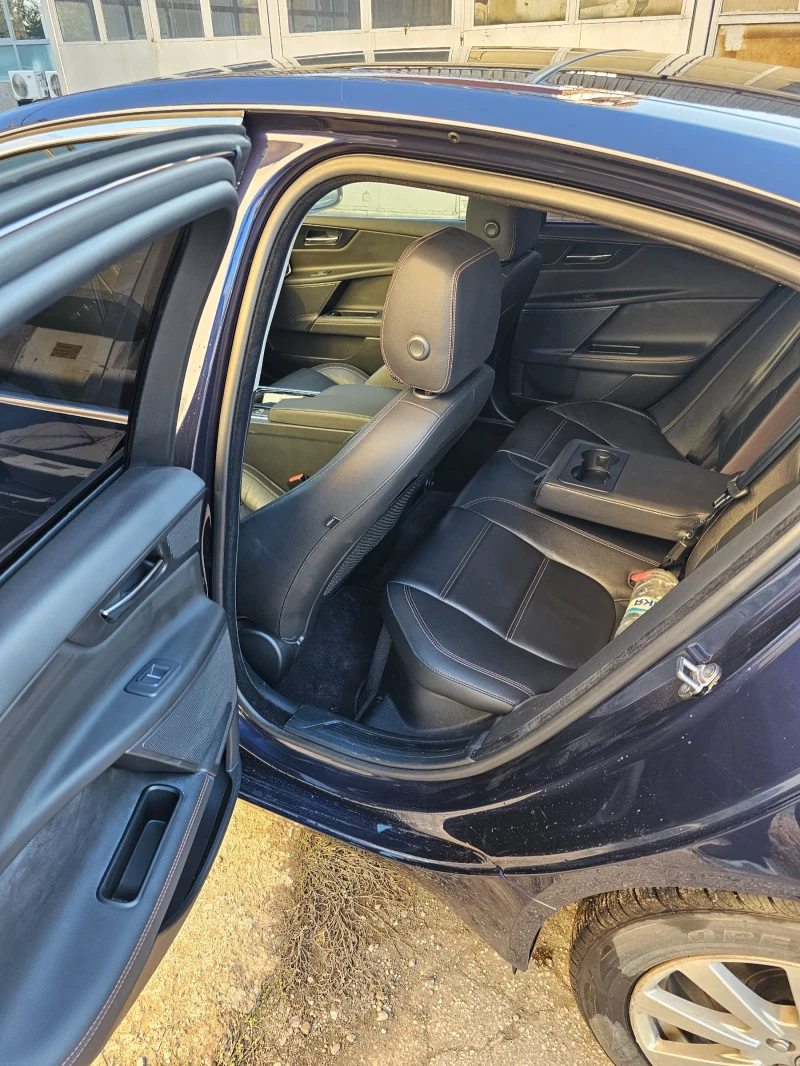 Jaguar XE 2.0 D, снимка 7 - Автомобили и джипове - 52414390