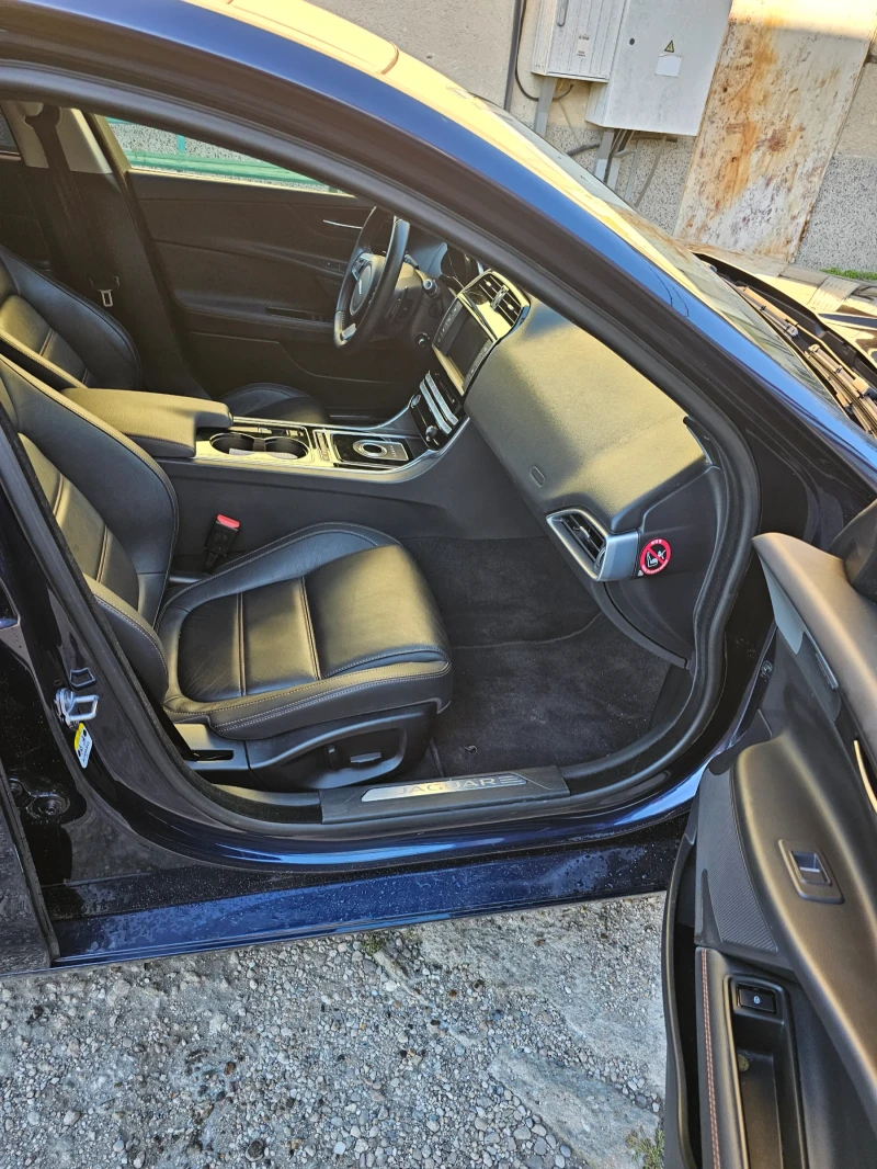 Jaguar XE 2.0 D, снимка 10 - Автомобили и джипове - 52414390