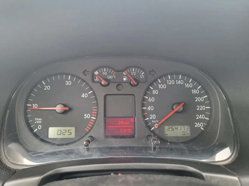 VW Golf 1.9TDi, снимка 15 - Автомобили и джипове - 52618590