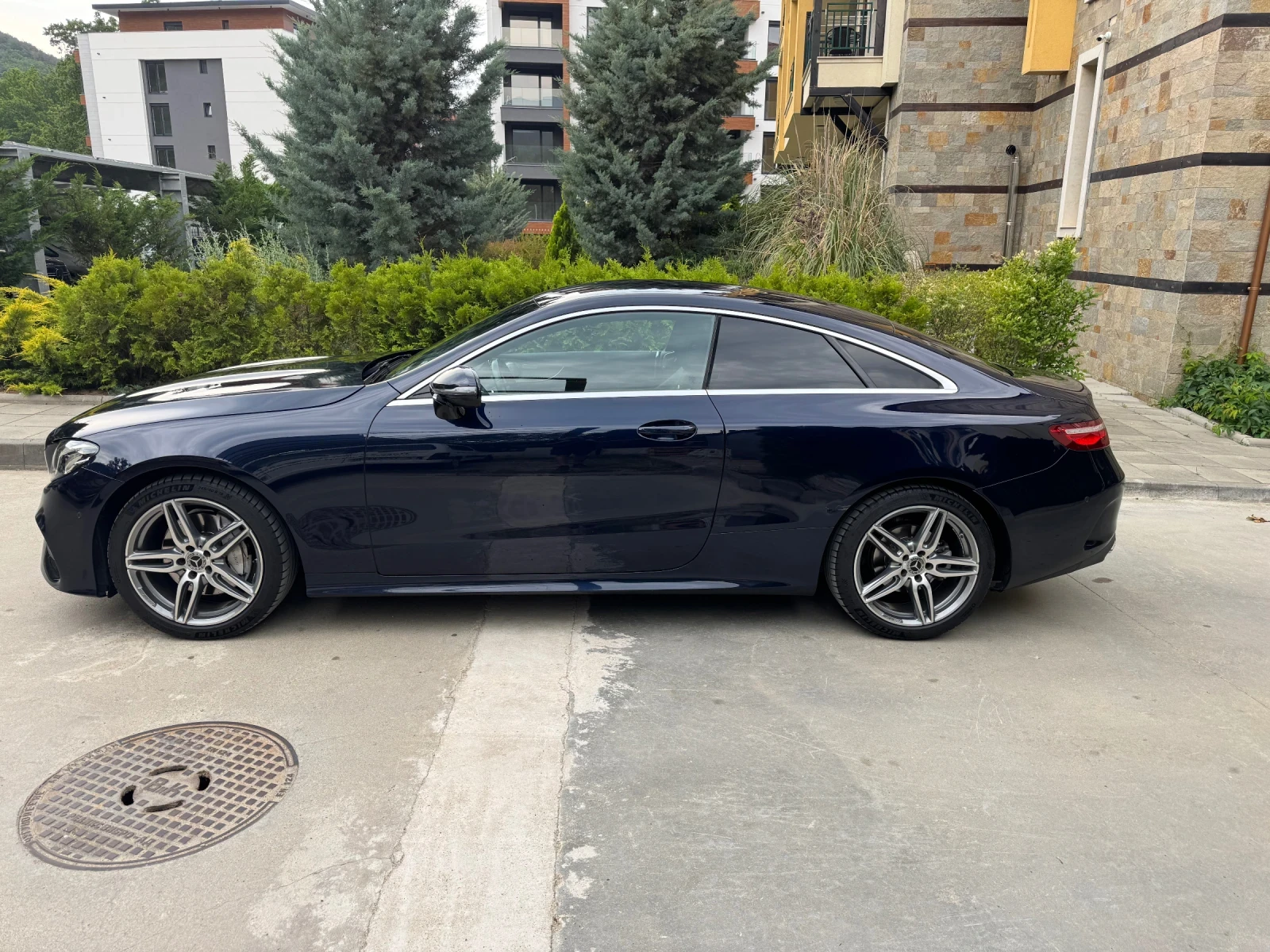 Mercedes-Benz E 220 AMG* 4MATIC 84000km  - изображение 9