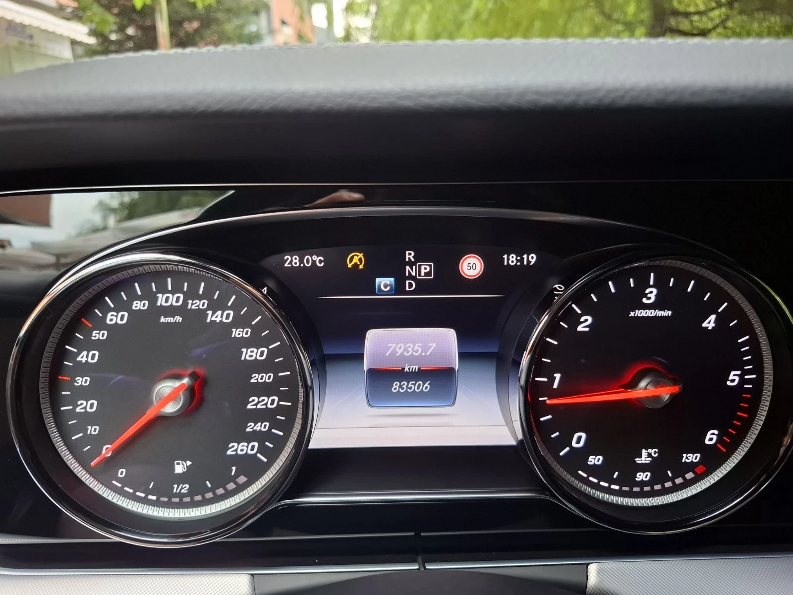 Mercedes-Benz E 220 AMG* 4MATIC 84000km  - изображение 8