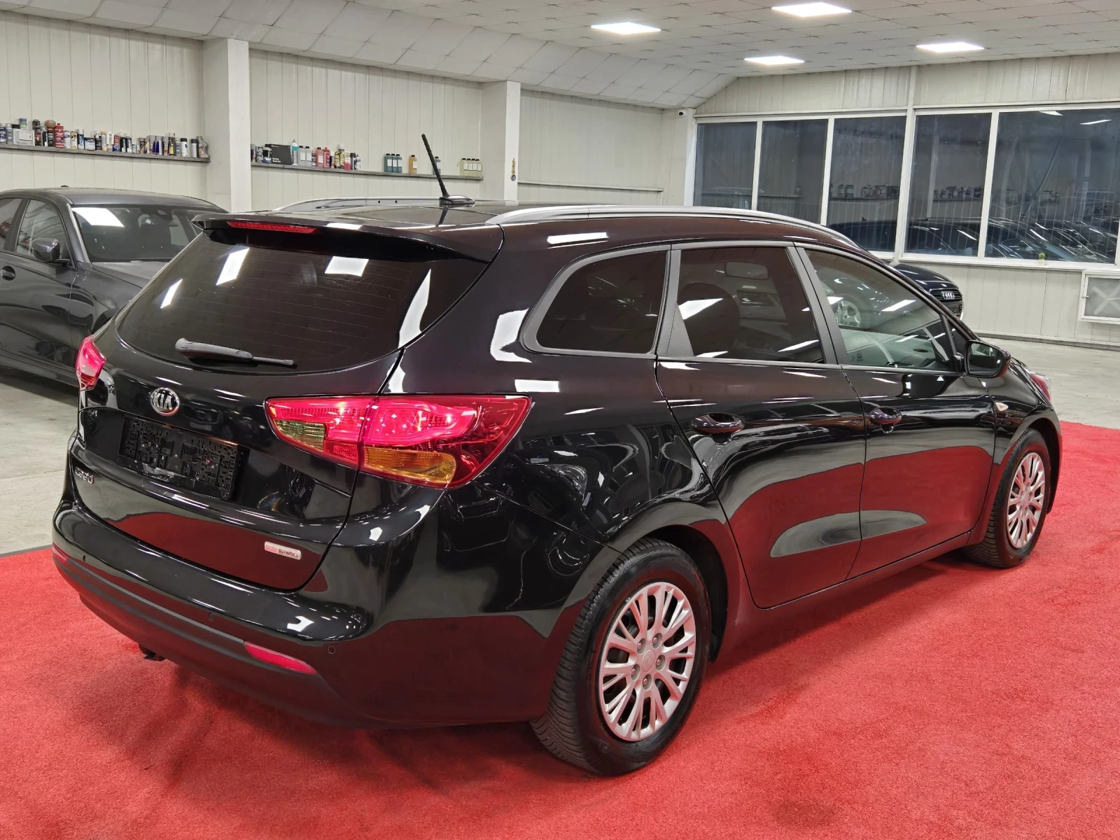 Kia Ceed 1.6CRDI 128кс / Камера / Обслужена - изображение 6