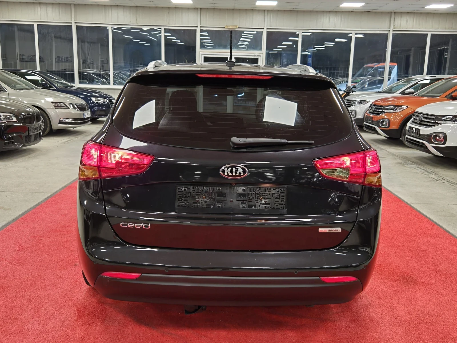 Kia Ceed 1.6CRDI 128кс / Камера / Обслужена - изображение 5
