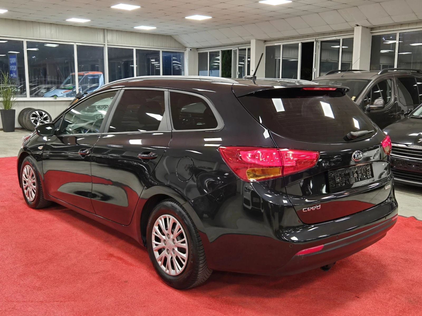 Kia Ceed 1.6CRDI 128кс / Камера / Обслужена - изображение 4
