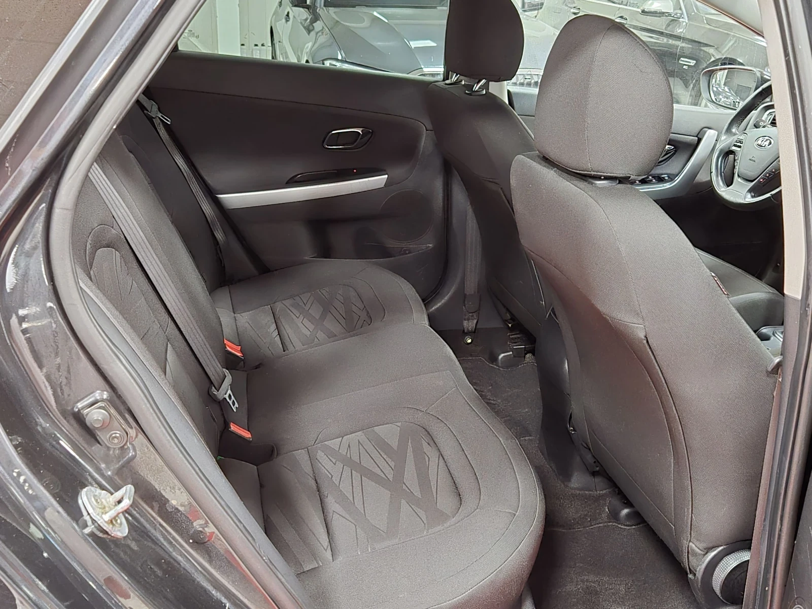 Kia Ceed 1.6CRDI 128кс / Камера / Обслужена | Mobile.bg — изображение 11