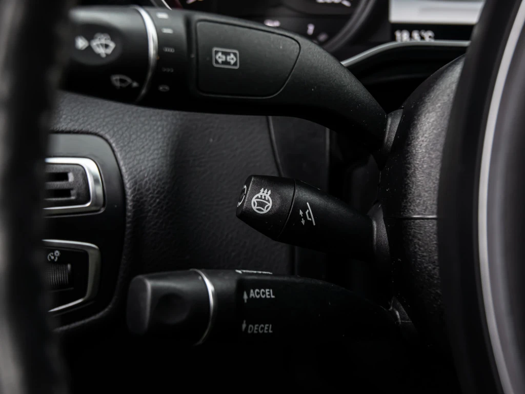 Mercedes-Benz C 300 4Matic / 9G-Tronic / Двойна Панорама - изображение 10