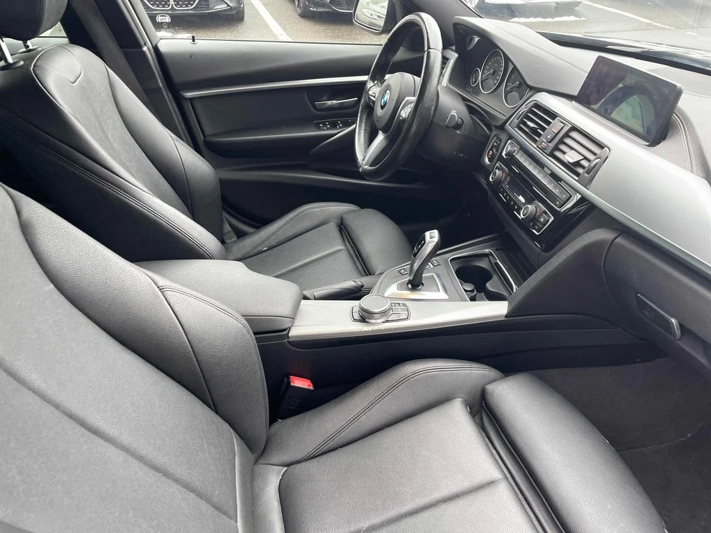 BMW 330 i xDrive * CARFAX *    | Mobile.bg   7