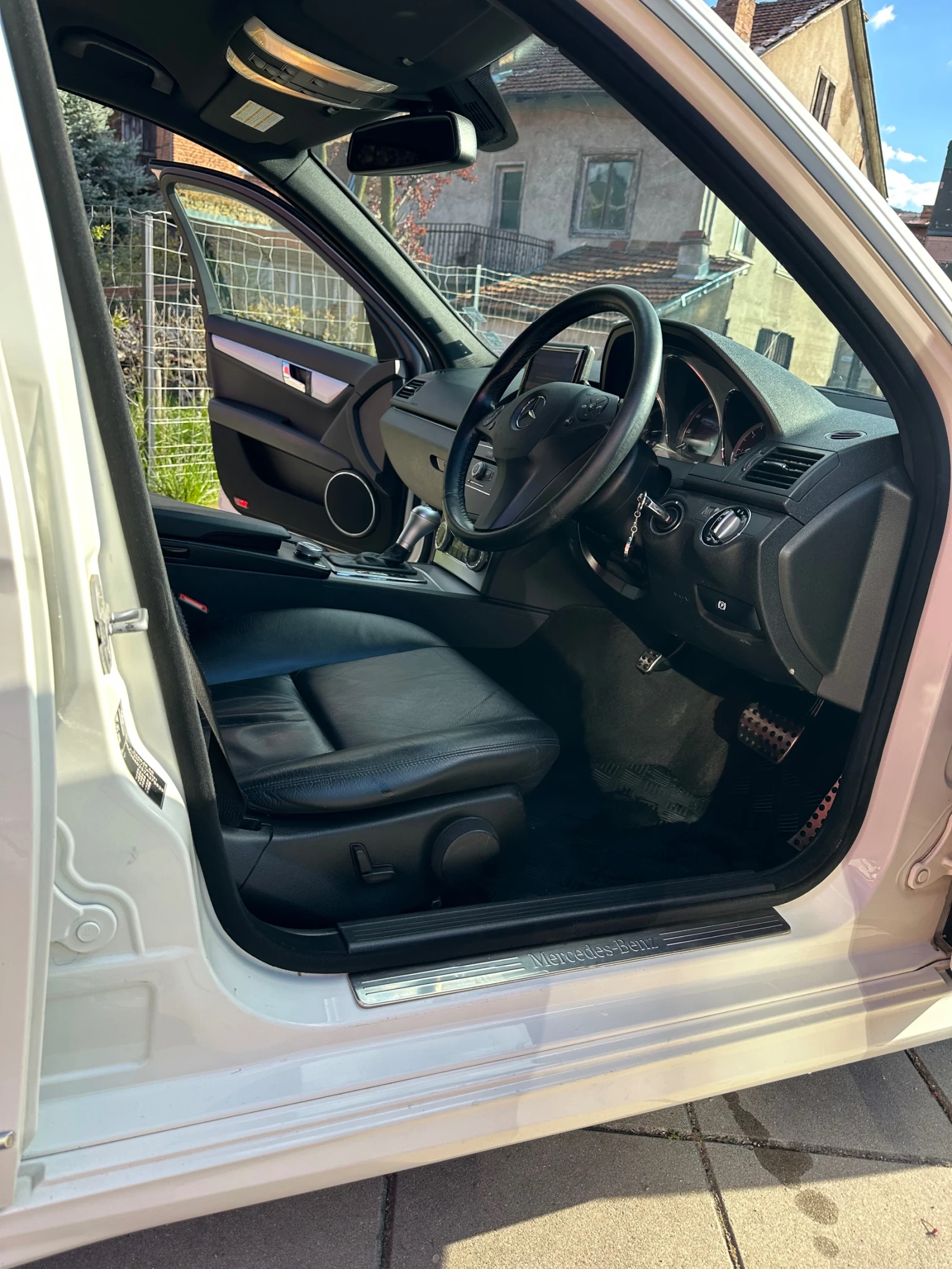 Mercedes-Benz C 350, снимка 15 - Автомобили и джипове - 54297341